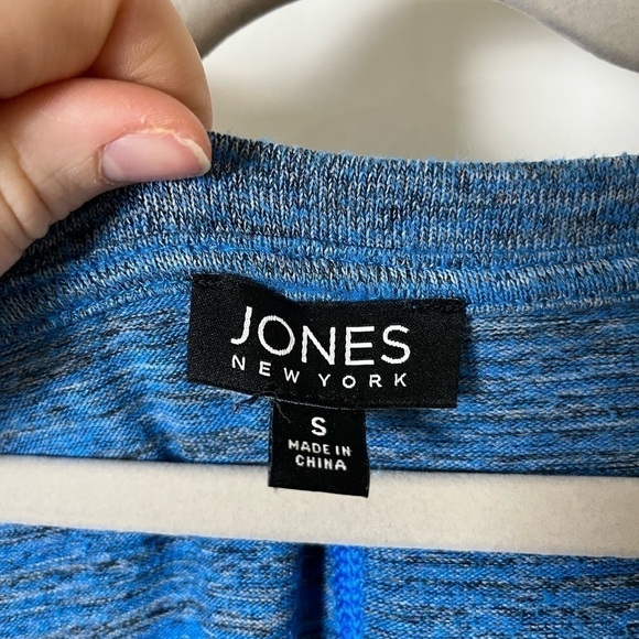 Jones New York Soft Loose Fitting Long Sleeve - Picture 5 of 5